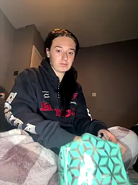 aurora28 online show from September 27, 2025, 10:05 pm