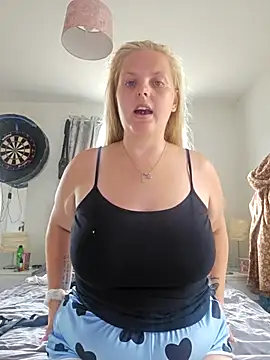 Snapshot of Dolliejayxx chatting on September 16, 2025, 12:06 pm Dolliejayxx online show from September 16, 2025, 12:06 pm