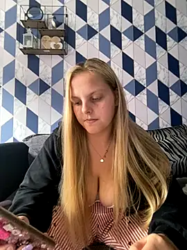 Snapshot of Dolliejayxx chatting on October 28, 2025, 11:53 am Dolliejayxx online show from October 28, 2025, 11:53 am