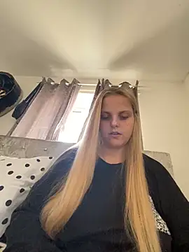 Snapshot of Dolliejayxx chatting on October 22, 2025, 9:53 am Dolliejayxx online show from October 22, 2025, 9:53 am