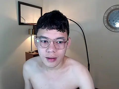 keirflorianxx online show from October 7, 2025, 12:50 pm