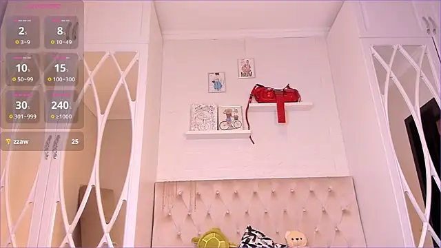 nooniemoon online show from October 25, 2025, 3:17 am