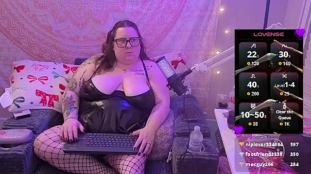 brookenicole3003 online show from May 10, 2026, 4:49 am