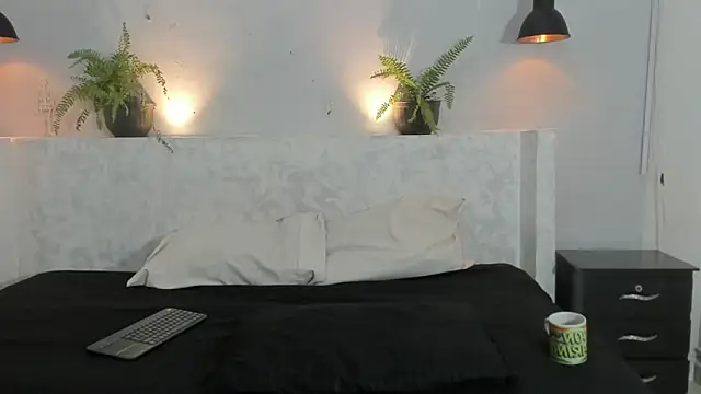 johan miller0 online show from November 12, 2025, 10:52 am