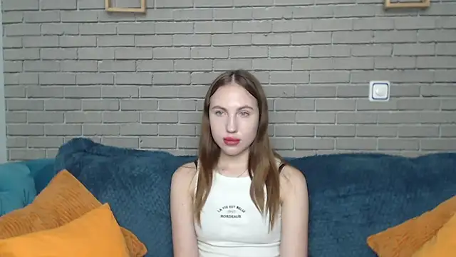 Snapshot of MellinGiG chatting on October 7, 2025, 4:57 am MellinGiG online show from October 7, 2025, 4:57 am