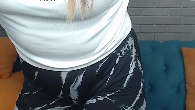 Snapshot of MellinGiG chatting on September 13, 2025, 4:45 am MellinGiG online show from September 13, 2025, 4:45 am