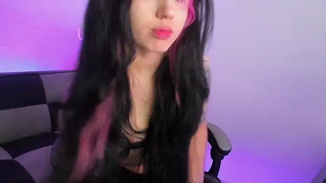 Snapshot of GwenHazel chatting on September 30, 2025, 12:00 pm GwenHazel online show from September 30, 2025, 12:00 pm
