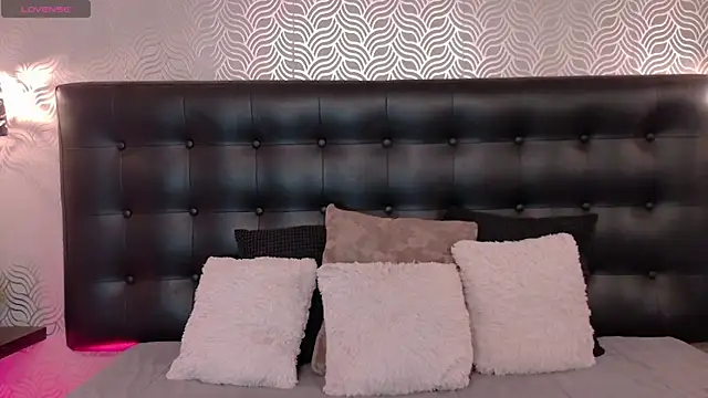 NaiaraMasson  online show from April 13, 2026, 12:20 pm