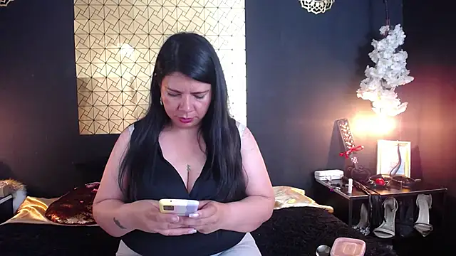 kinky momm online show from May 8, 2026, 6:45 pm