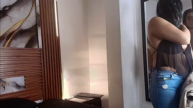 Snapshot of Evelin_thompsson chatting on October 25, 2025, 3:06 am Evelin thompsson online show from October 25, 2025, 3:06 am