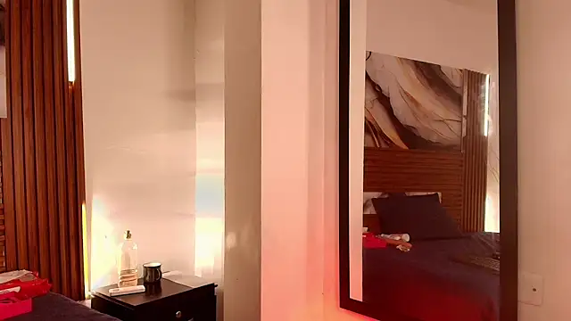 Snapshot of Evelin_thompsson chatting on October 28, 2025, 3:40 am Evelin thompsson online show from October 28, 2025, 3:40 am