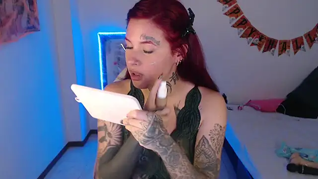 Maddy Vicius19 online show from October 28, 2025, 8:41 pm