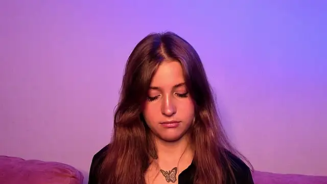 Snapshot of LoveSeekins chatting on September 28, 2025, 7:43 pm LoveSeekins online show from September 28, 2025, 7:43 pm