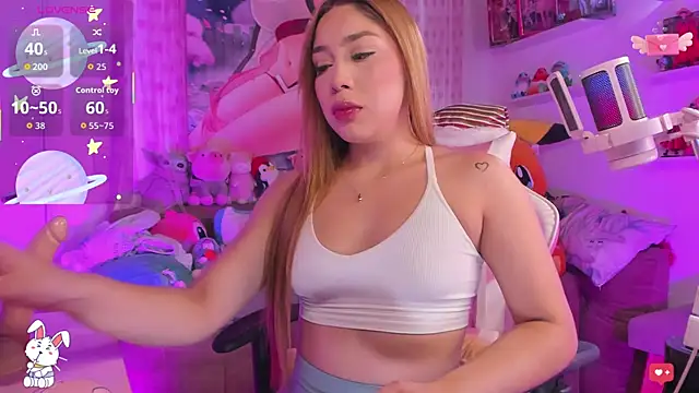 Issa Moon  online show from January 6, 2026, 11:31 pm