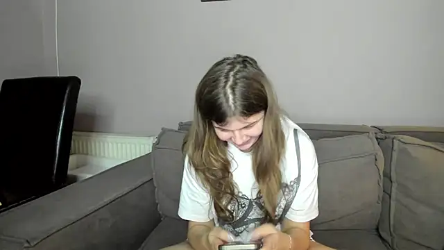 Lilly Jess online show from November 18, 2025, 6:44 pm