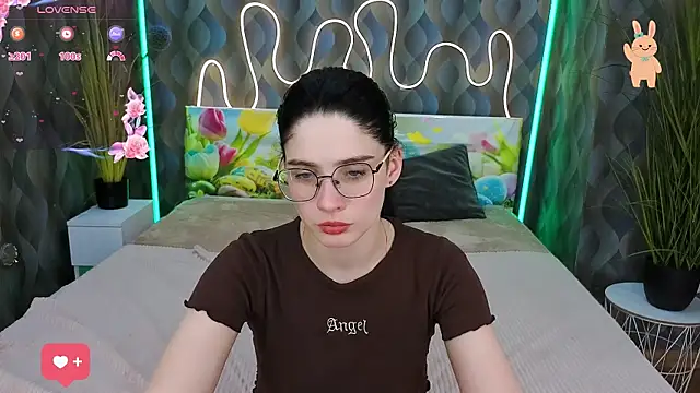 Charming Mysteriousss online show from April 6, 2026, 1:12 pm