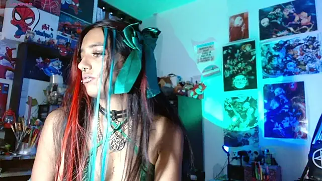 Snapshot of carolinerue chatting on October 1, 2025, 10:57 pm carolinerue online show from October 1, 2025, 10:57 pm