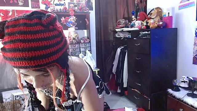 Snapshot of carolinerue chatting on September 22, 2025, 2:06 am carolinerue online show from September 22, 2025, 2:06 am