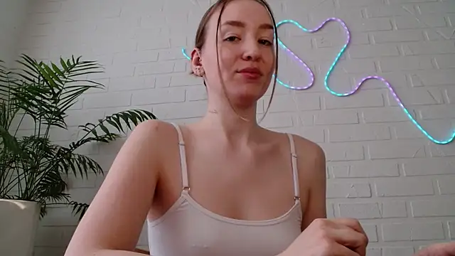 WhitePrincessLuna online show from February 19, 2026, 10:01 am