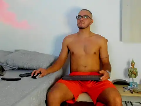 Snapshot of Dusan_greyy chatting on September 29, 2025, 12:06 am Dusan greyy online show from September 29, 2025, 12:06 am