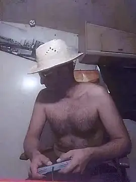 Snapshot of Vikingo1985 chatting on October 6, 2025, 8:20 pm Vikingo1985 online show from October 6, 2025, 8:20 pm