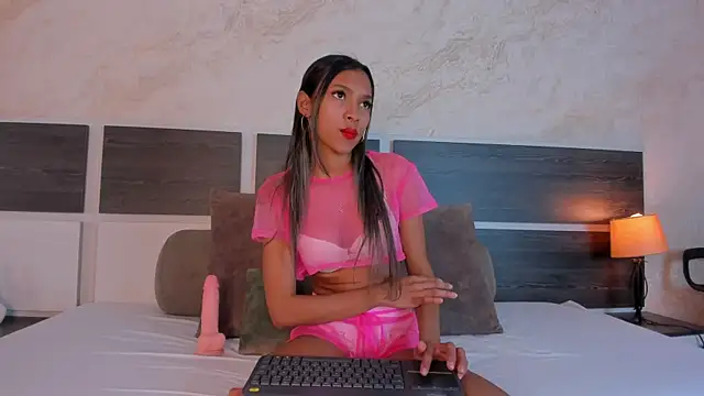 Snapshot of Susanna_Cute chatting on September 12, 2025, 12:16 pm Susanna Cute online show from September 12, 2025, 12:16 pm