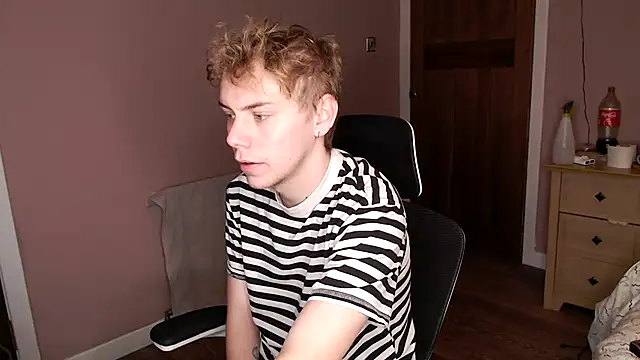 Snapshot of scottishtwink01 chatting on September 18, 2025, 2:31 pm scottishtwink01 online show from September 18, 2025, 2:31 pm