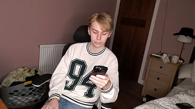 Snapshot of scottishtwink01 chatting on September 24, 2025, 12:55 pm scottishtwink01 online show from September 24, 2025, 12:55 pm