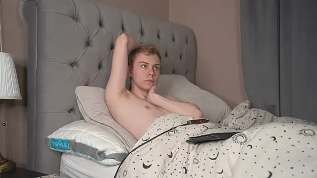 scottishtwink01 online show from May 10, 2026, 9:49 pm