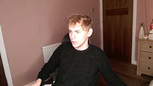 Snapshot of scottishtwink01 chatting on September 17, 2025, 1:24 pm scottishtwink01 online show from September 17, 2025, 1:24 pm