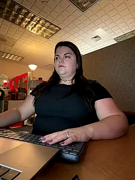 Snapshot of PlayWithBrittany chatting on October 22, 2025, 1:43 pm PlayWithBrittany online show from October 22, 2025, 1:43 pm