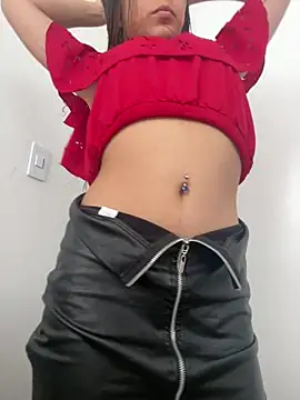 Snapshot of MelanyBabeee2 chatting on February 4, 2026, 9:43 pm MelanyBabeee2 online show from February 4, 2026, 9:43 pm