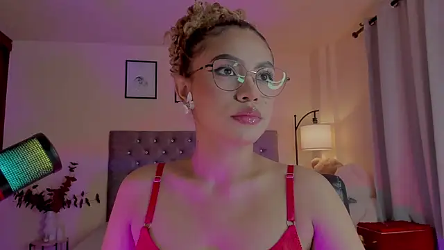 Snapshot of OxanaFedorova1- chatting on December 2, 2025, 8:32 pm OxanaFedorova1- online show from December 2, 2025, 8:32 pm