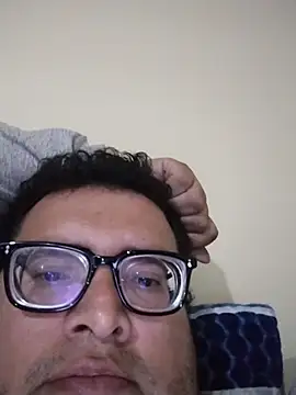 Santiagoqro85 online show from February 4, 2026, 4:07 am