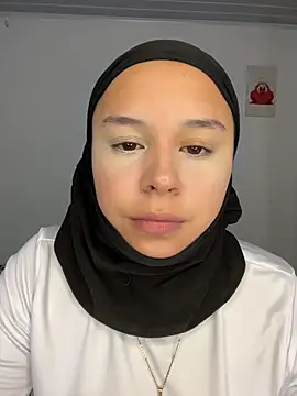 Snapshot of rhizanthella_ chatting on October 29, 2025, 6:51 pm rhizanthella online show from October 29, 2025, 6:51 pm