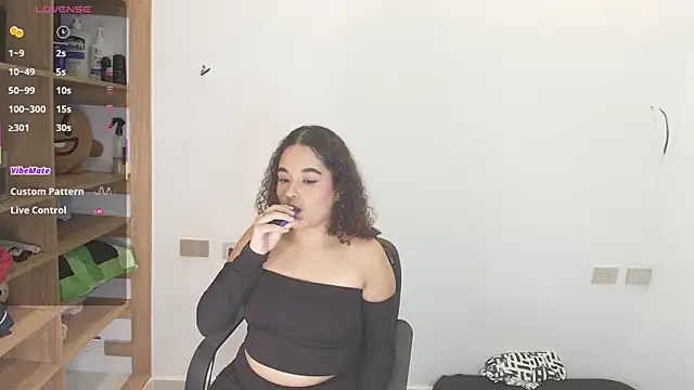 Snapshot of Isis_Bladee chatting on June 16, 2026, 6:35 am Isis Bladee online show from June 16, 2026, 6:35 am