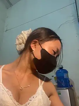 Snapshot of Thanh-18 chatting on September 30, 2025, 12:55 pm Thanh-18 online show from September 30, 2025, 12:55 pm