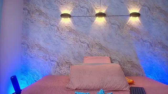 abbyrouss  online show from October 28, 2025, 3:07 am