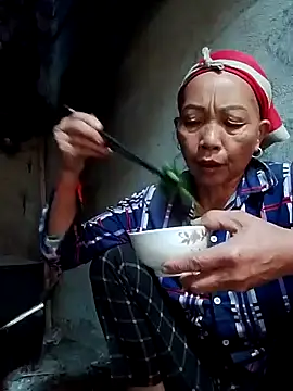 Snapshot of -Xuka-200 chatting on November 21, 2025, 5:06 am -Xuka-200 online show from November 21, 2025, 5:06 am