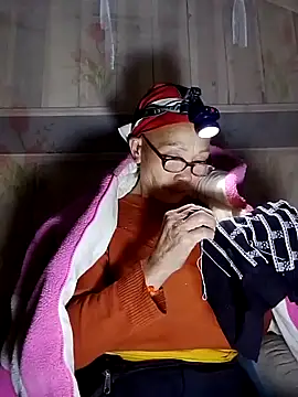 Snapshot of -Xuka-200 chatting on November 28, 2025, 12:05 pm -Xuka-200 online show from November 28, 2025, 12:05 pm