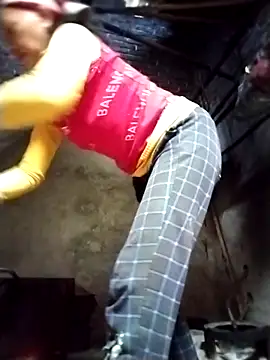 Snapshot of -Xuka-200 chatting on December 18, 2025, 1:33 am -Xuka-200 online show from December 18, 2025, 1:33 am