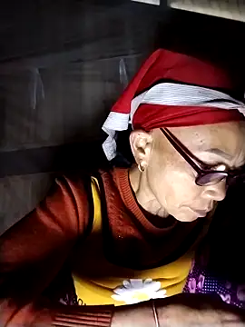 Snapshot of -Xuka-200 chatting on December 16, 2025, 12:04 am -Xuka-200 online show from December 16, 2025, 12:04 am