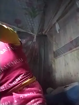 Snapshot of -Xuka-200 chatting on December 22, 2025, 1:11 pm -Xuka-200 online show from December 22, 2025, 1:11 pm