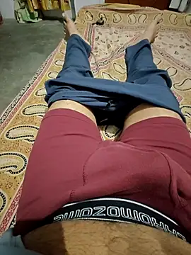 Snapshot of Famit025 chatting on March 3, 2026, 7:48 am Famit025 online show from March 3, 2026, 7:48 am