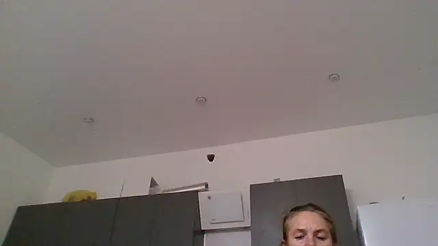 Snapshot of Doravelle chatting on December 22, 2025, 5:46 pm Doravelle online show from December 22, 2025, 5:46 pm