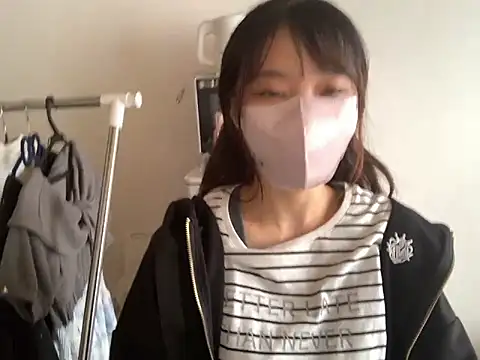 ituki 0415 online show from October 18, 2025, 1:18 am