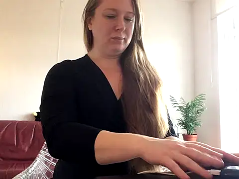 Snapshot of MazySunny chatting on October 31, 2025, 8:55 am MazySunny online show from October 31, 2025, 8:55 am