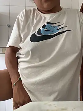 Snapshot of ___seusegredo chatting on February 17, 2026, 2:14 pm seusegredo online show from February 17, 2026, 2:14 pm