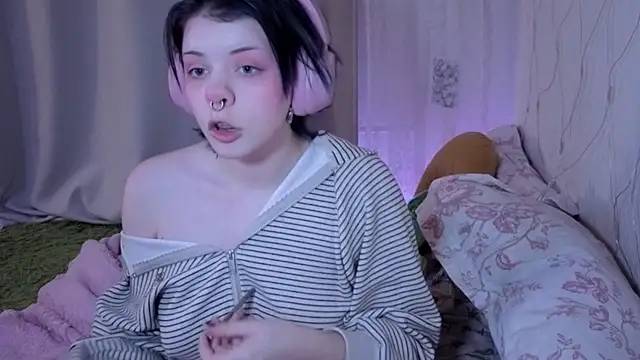 Snapshot of Alice_Zev chatting on April 24, 2026, 2:13 am Alice Zev online show from April 24, 2026, 2:13 am