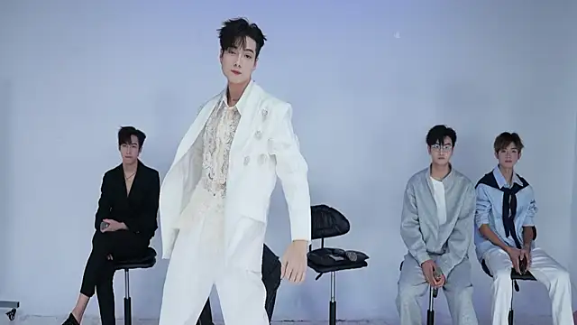 JL-sweetbaby1 online show from October 8, 2025, 1:12 pm